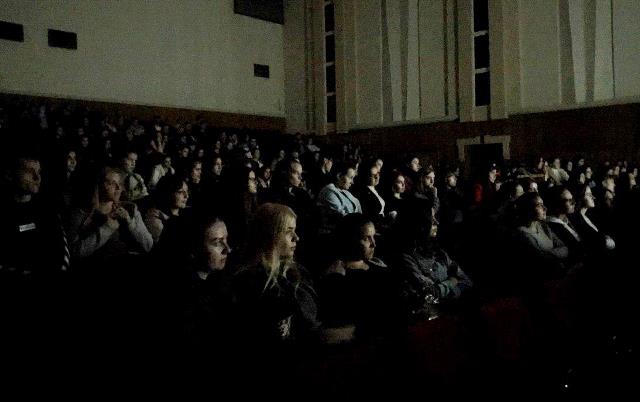 Крута атмосфера під час кінопоказу